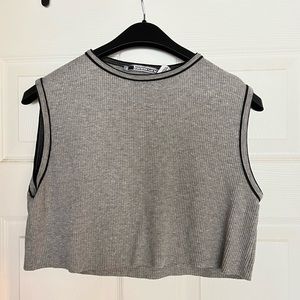 Cropped ribbed grey tank with black accents